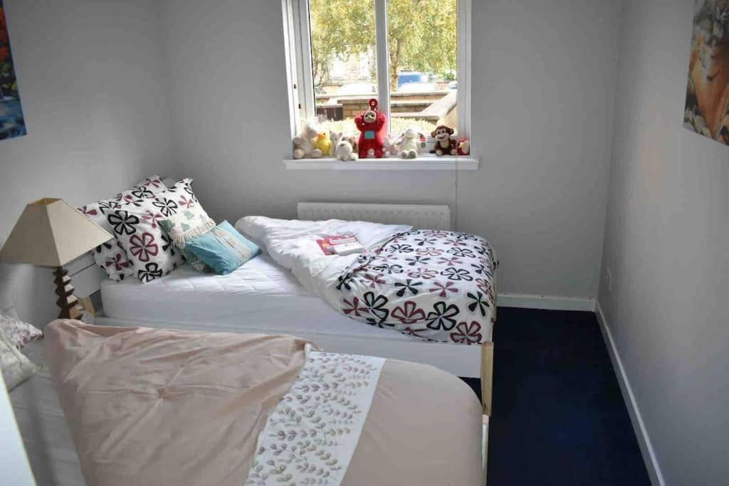 Apartament Immaculate Cosy Flat Next To Holyrood Park! Edynburg Zewnętrze zdjęcie